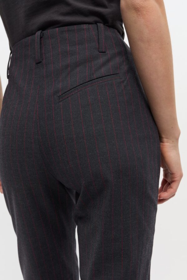 BLACK PINSTRIPE CAPRI TROUSERS, phantom - Image 4