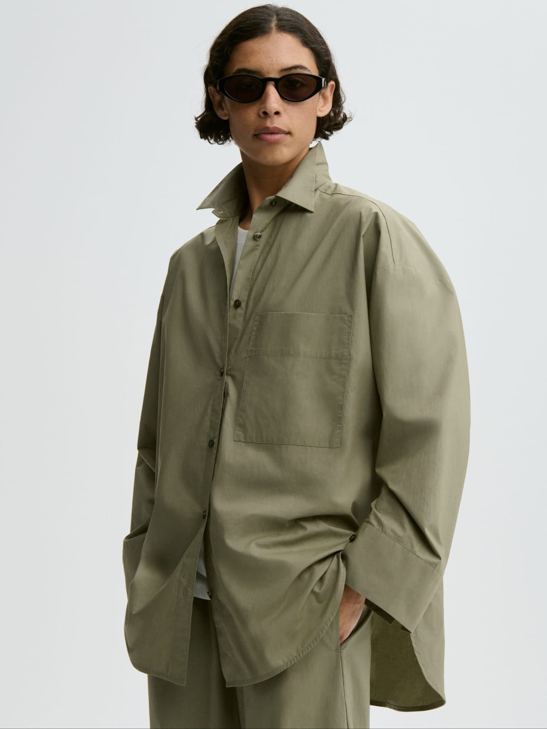 DERRIS ORGANIC COTTON SHIRT, deep lichen green - Image 2